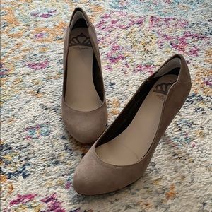 Fergicious nude pumps